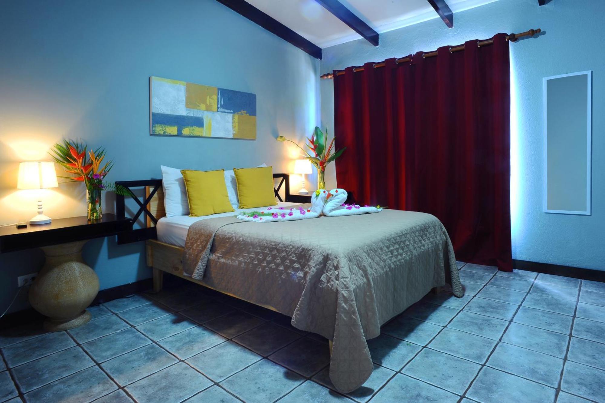 Private Fully Furnished Home At Wide Mouth Frog Hostel Quepos Esterno foto