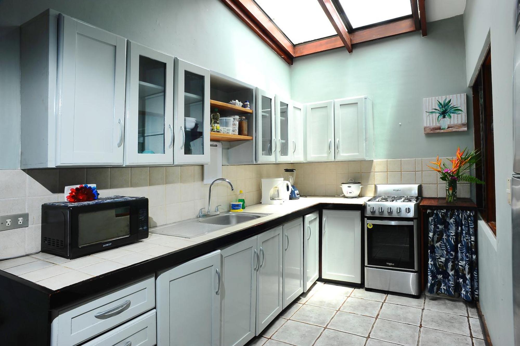 Private Fully Furnished Home At Wide Mouth Frog Hostel Quepos Esterno foto