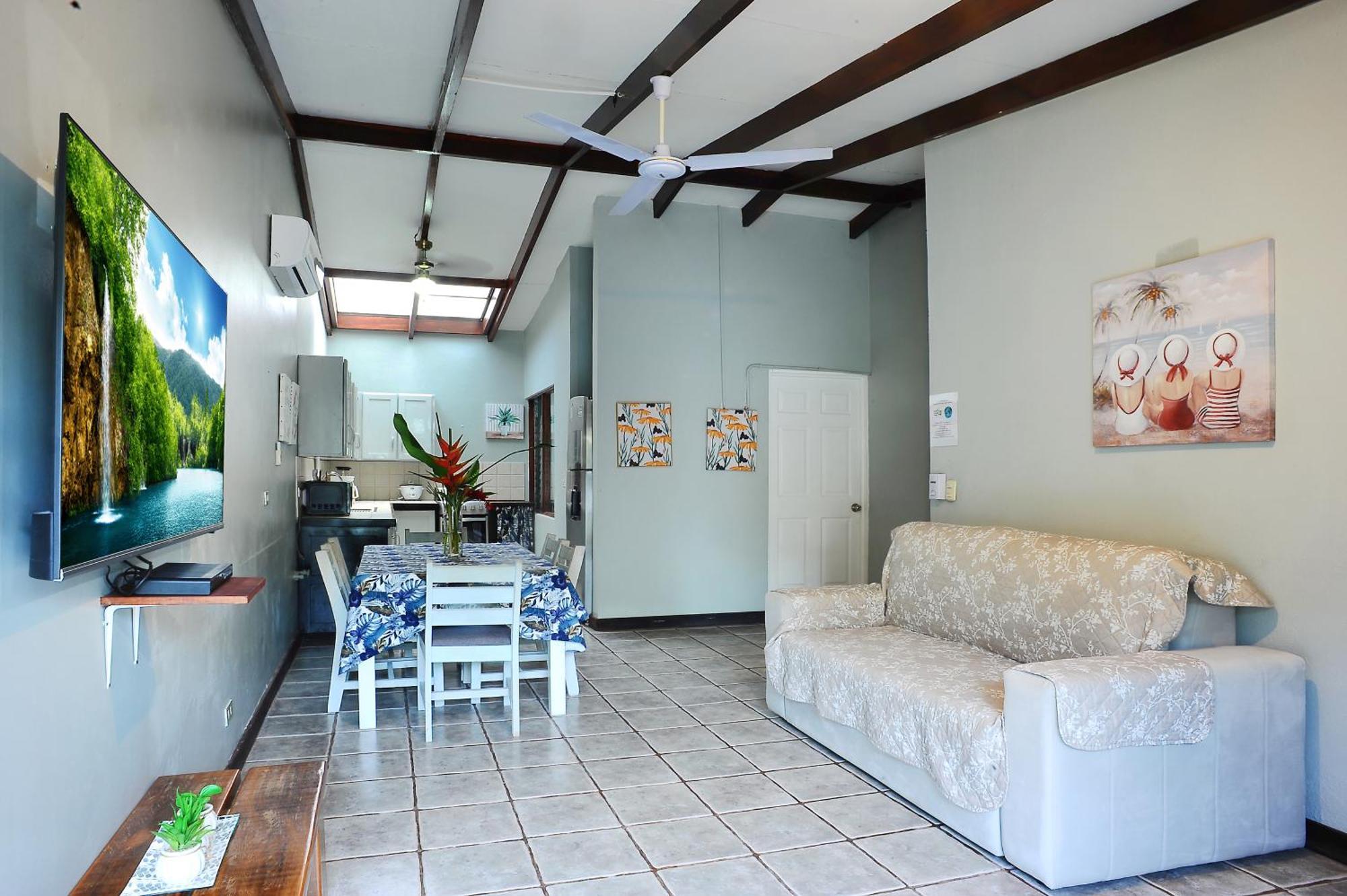 Private Fully Furnished Home At Wide Mouth Frog Hostel Quepos Esterno foto