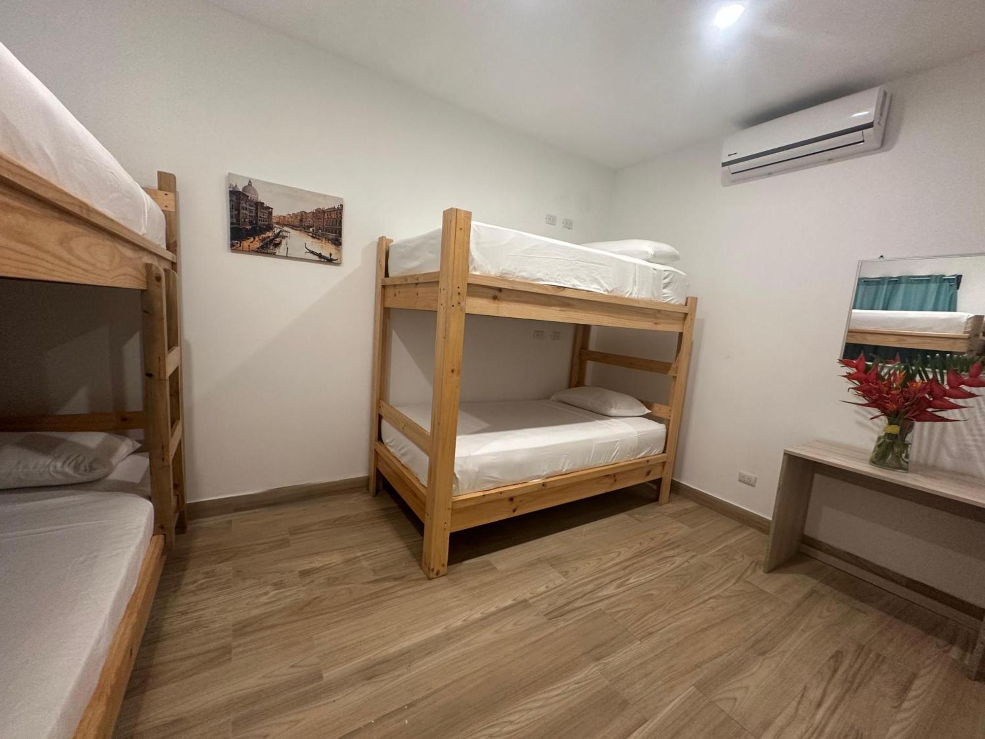 Private Fully Furnished Home At Wide Mouth Frog Hostel Quepos Esterno foto